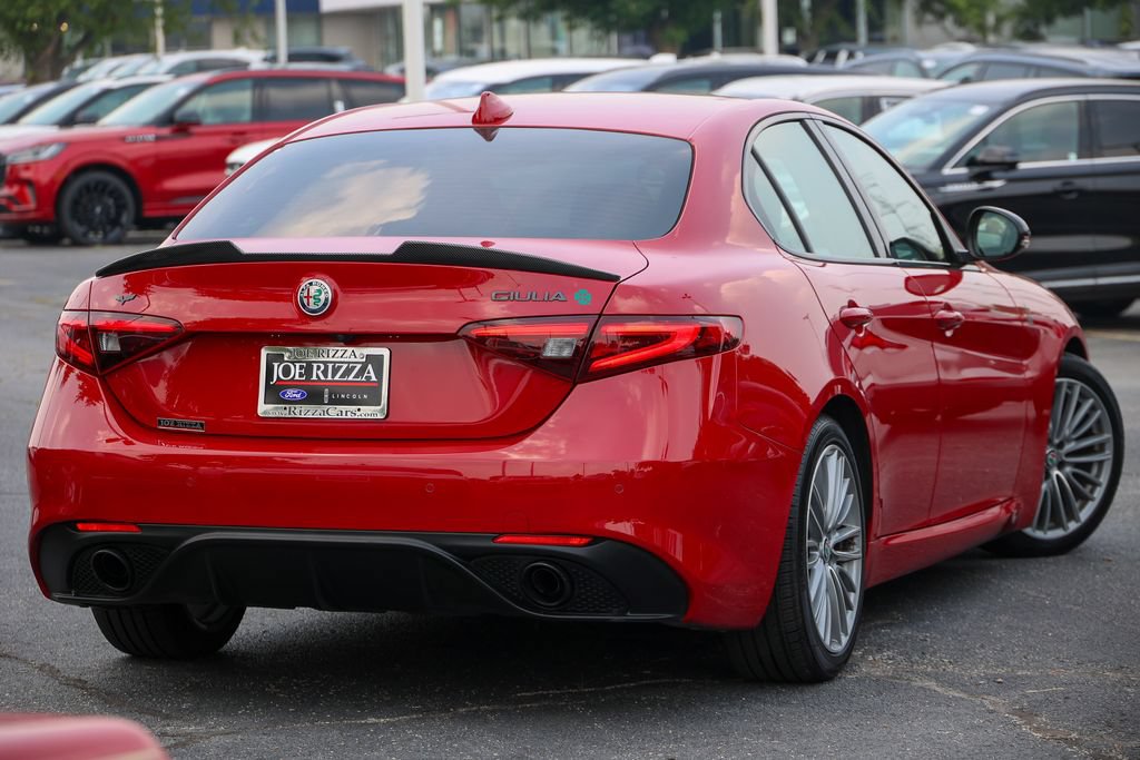 Used 2020 Alfa Romeo Giulia w/ Quick Order Package 22K Sport RWD image 31