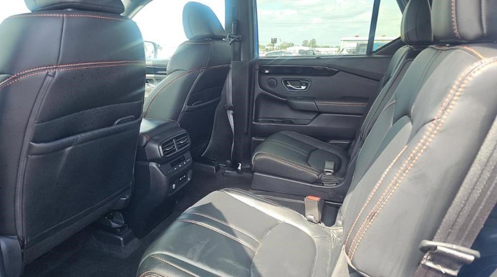 Used 2024 Honda Pilot TrailSport image 8