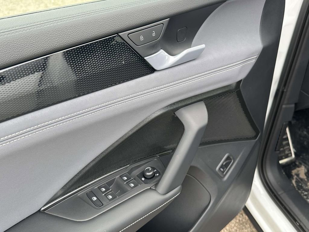 New 2026 Volkswagen Tiguan SE R-Line AWD/4WD image 13