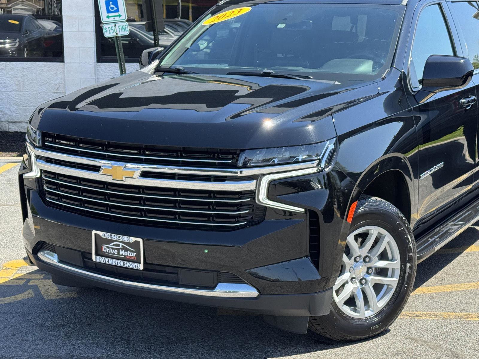 Used 2023 Chevrolet Suburban LT RWD image 5