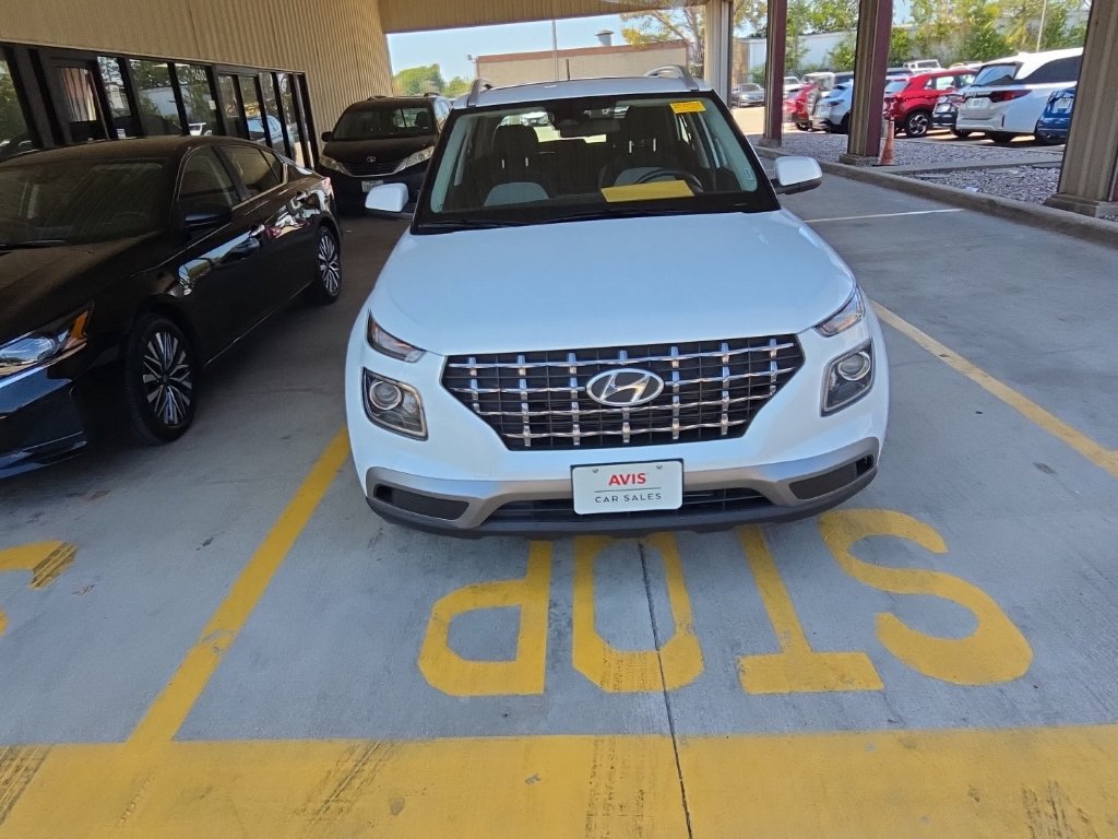Used 2025 Hyundai Venue SEL FWD image 4