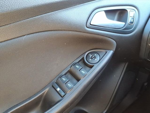 Certified 2018 Ford Focus SE w/ SE Appearance Package image 25