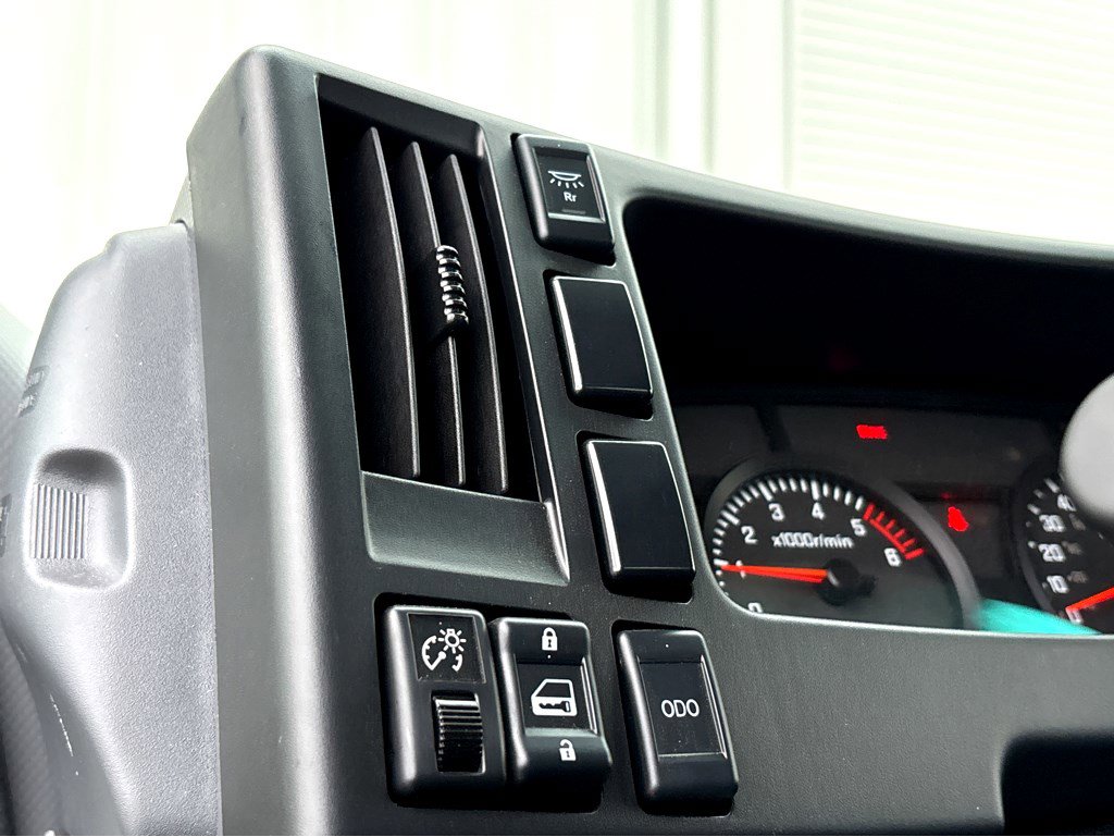 Used 2024 Isuzu NQR image 9