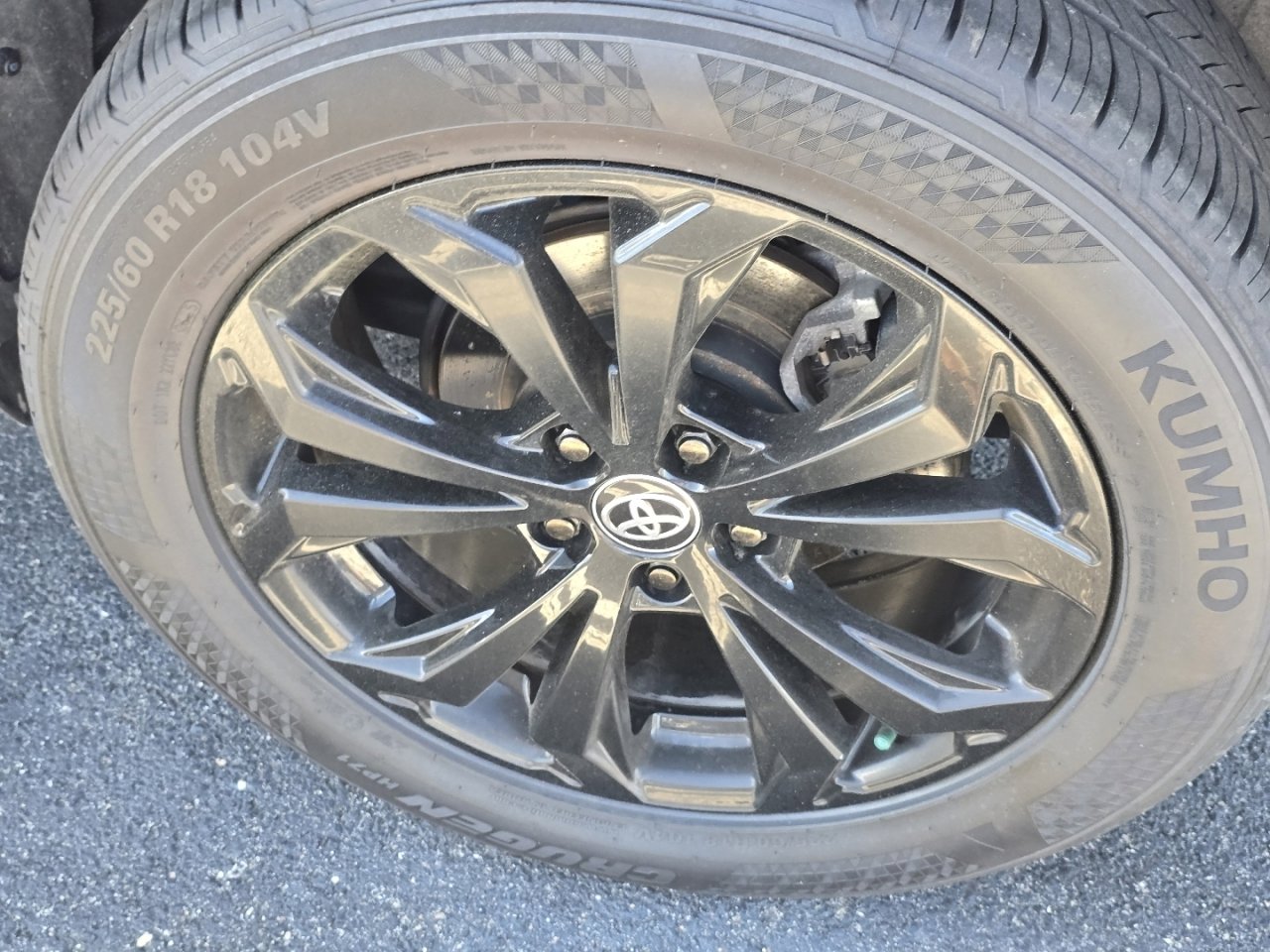 Used 2024 Toyota RAV4 SE image 11