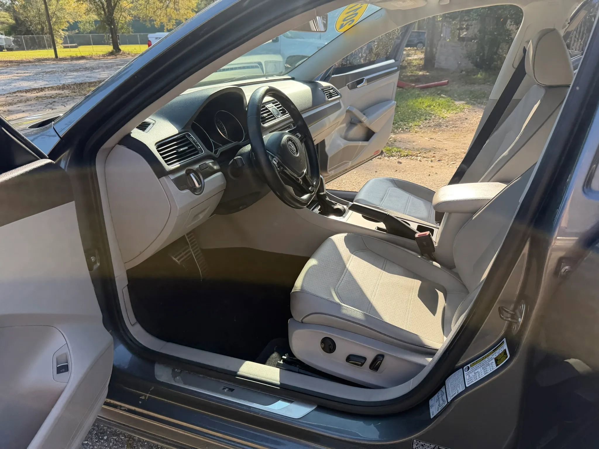 Used 2017 Volkswagen Passat 1.8T R-Line image 15