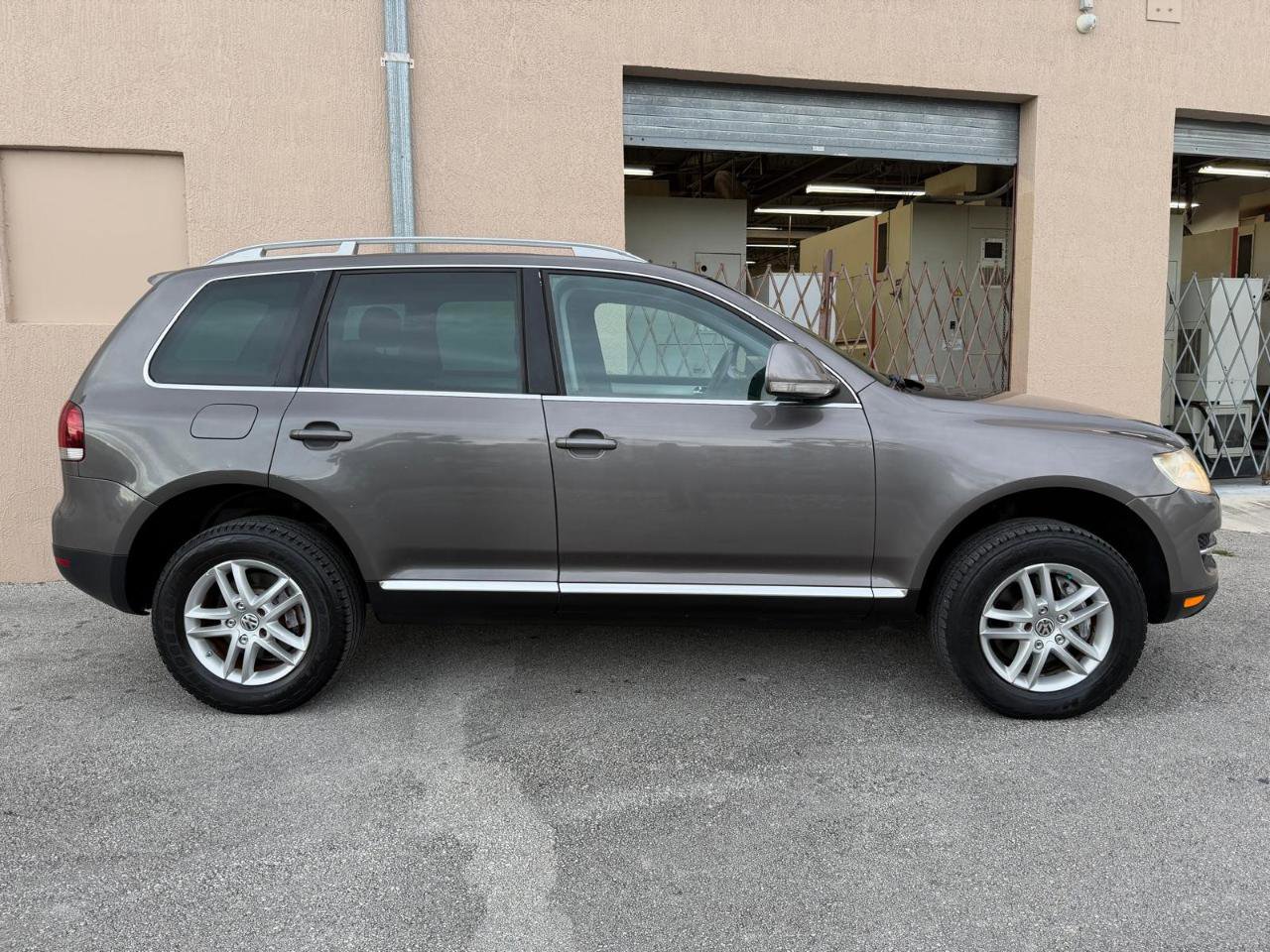 Used 2008 Volkswagen Touareg V6 AWD/4WD image 10