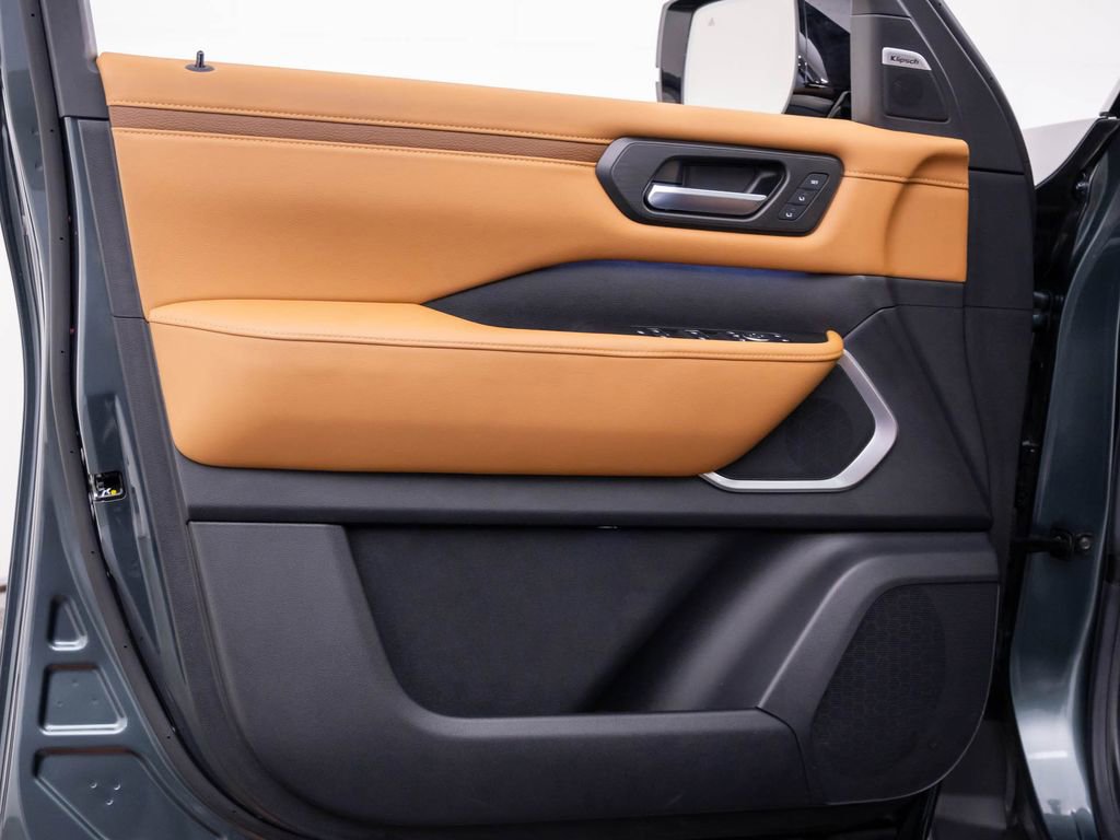 Used 2025 Nissan Armada Platinum Reserve w/ Convenience Package image 13