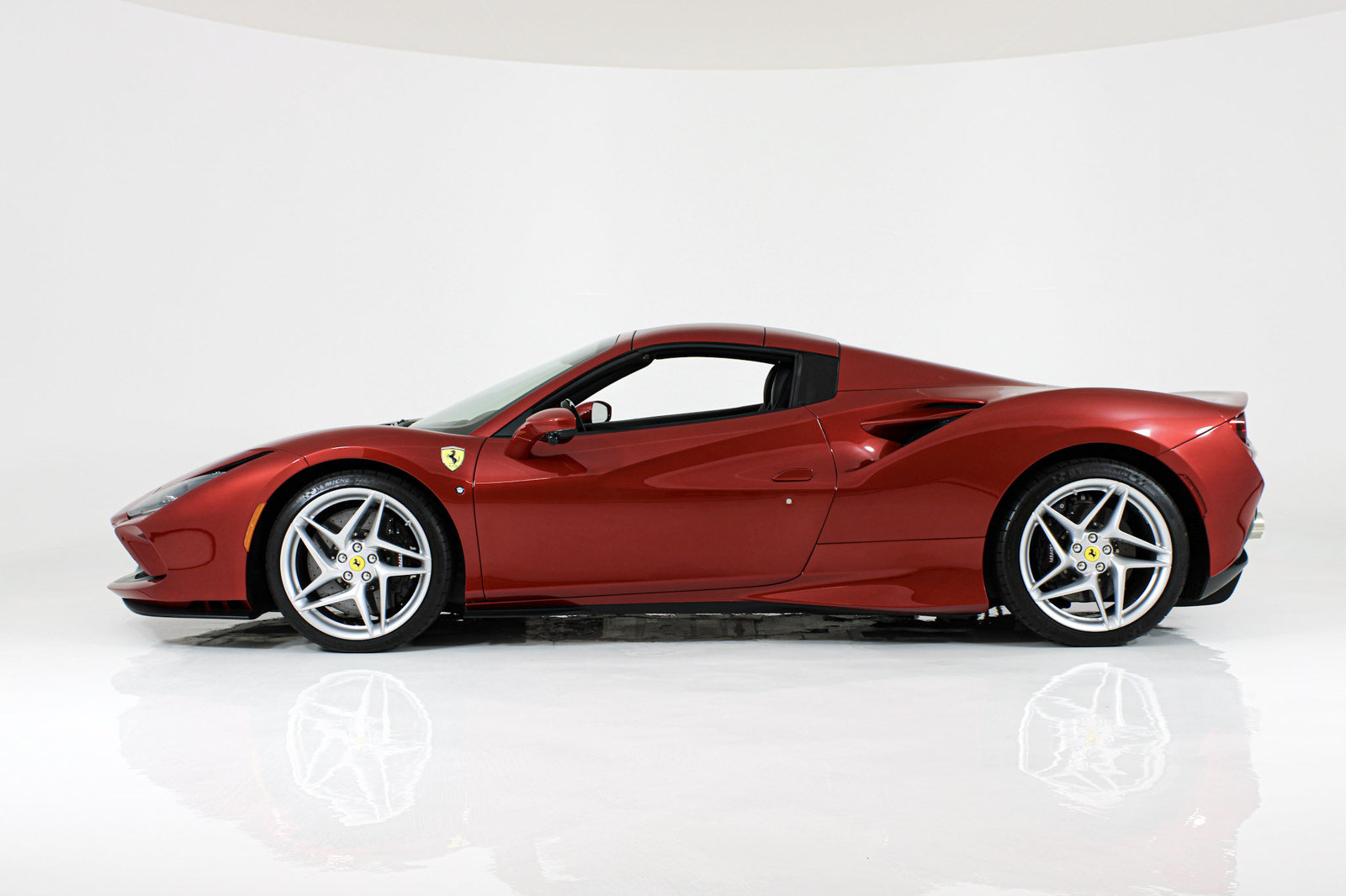 Certified 2023 Ferrari F8 Tributo RWD image 4