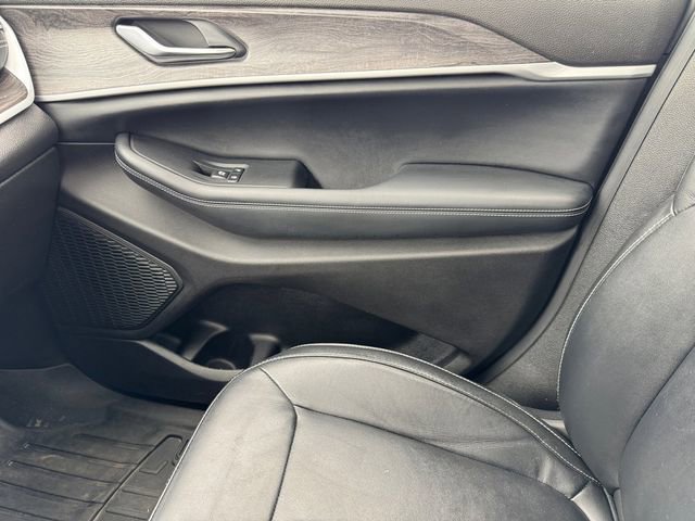 Certified 2023 Jeep Grand Cherokee L Limited w/ Trailer Tow Group (B) image 28