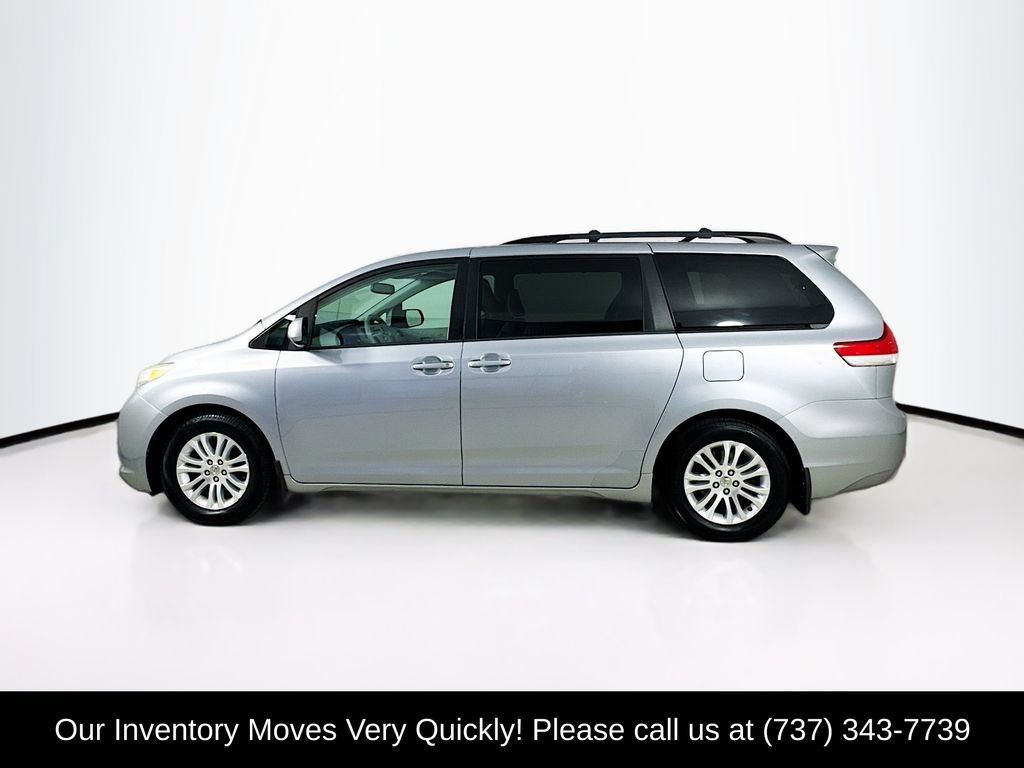 Used 2013 Toyota Sienna XLE FWD image 4