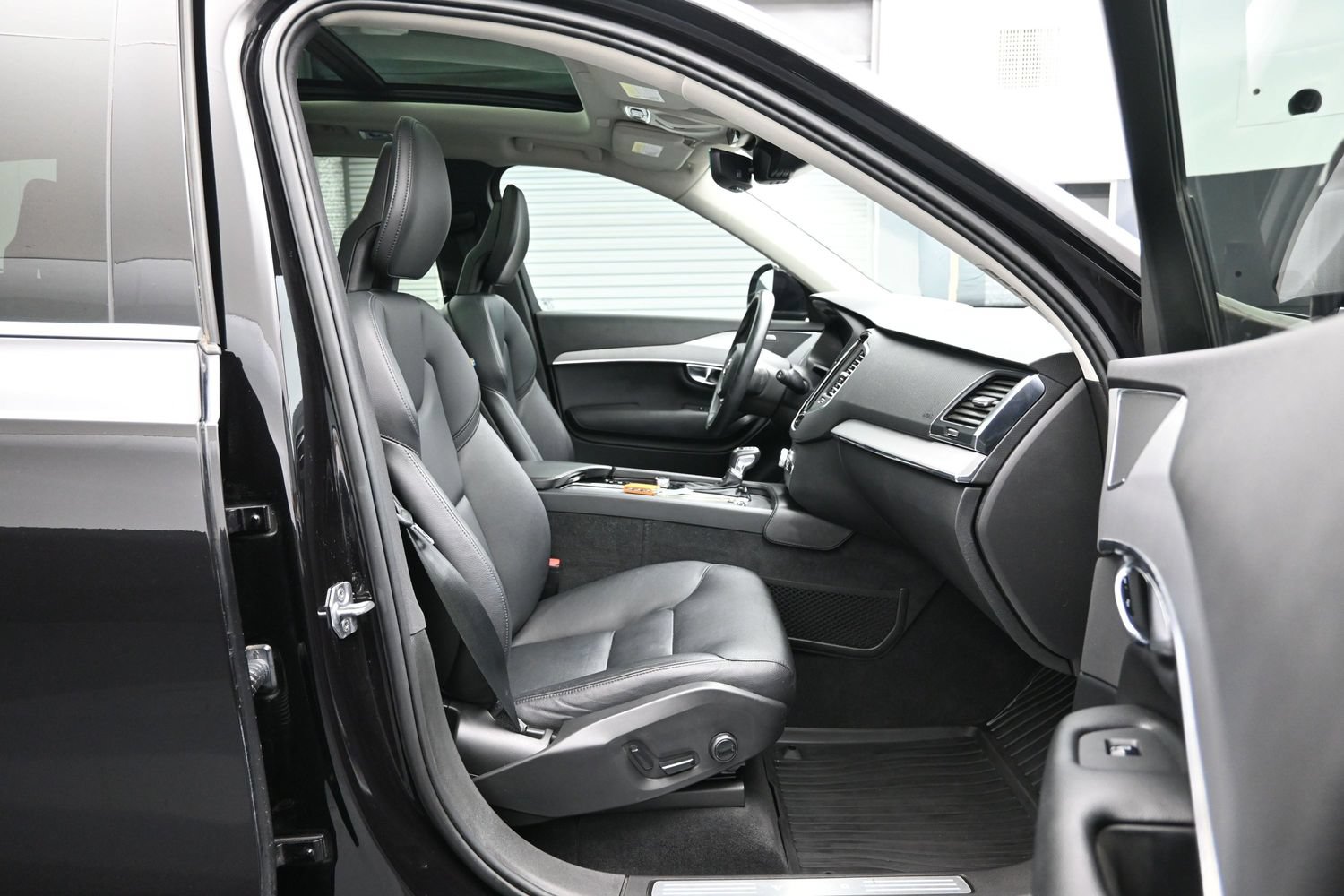 Used 2021 Volvo XC90 T5 Momentum w/ Protection Package Premier FWD image 13