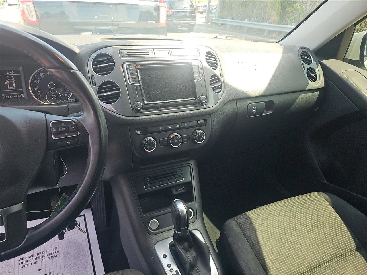 Used 2017 Volkswagen Tiguan Limited w/ Premium Package image 9