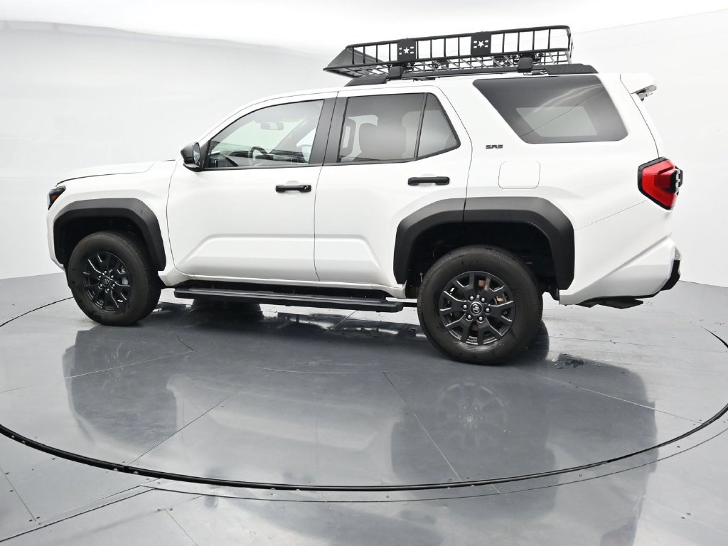 Used 2025 Toyota 4Runner SR5 AWD/4WD image 5