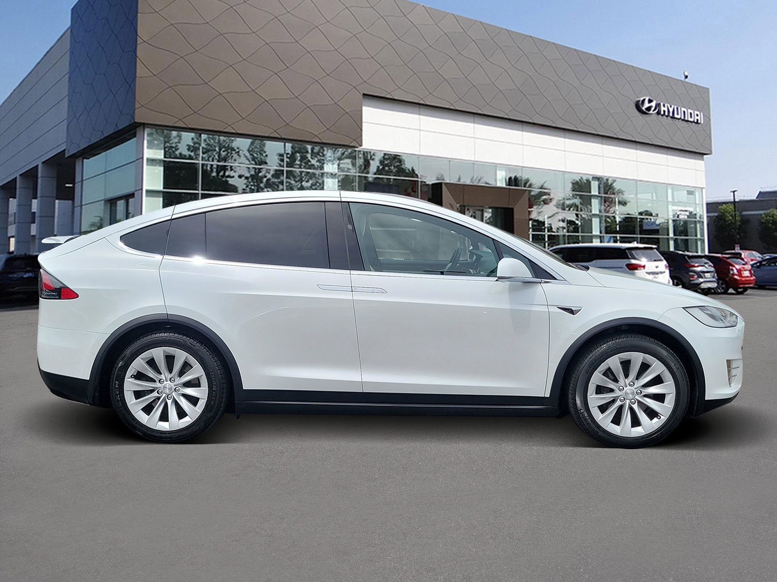 Used 2020 Tesla Model X image 4