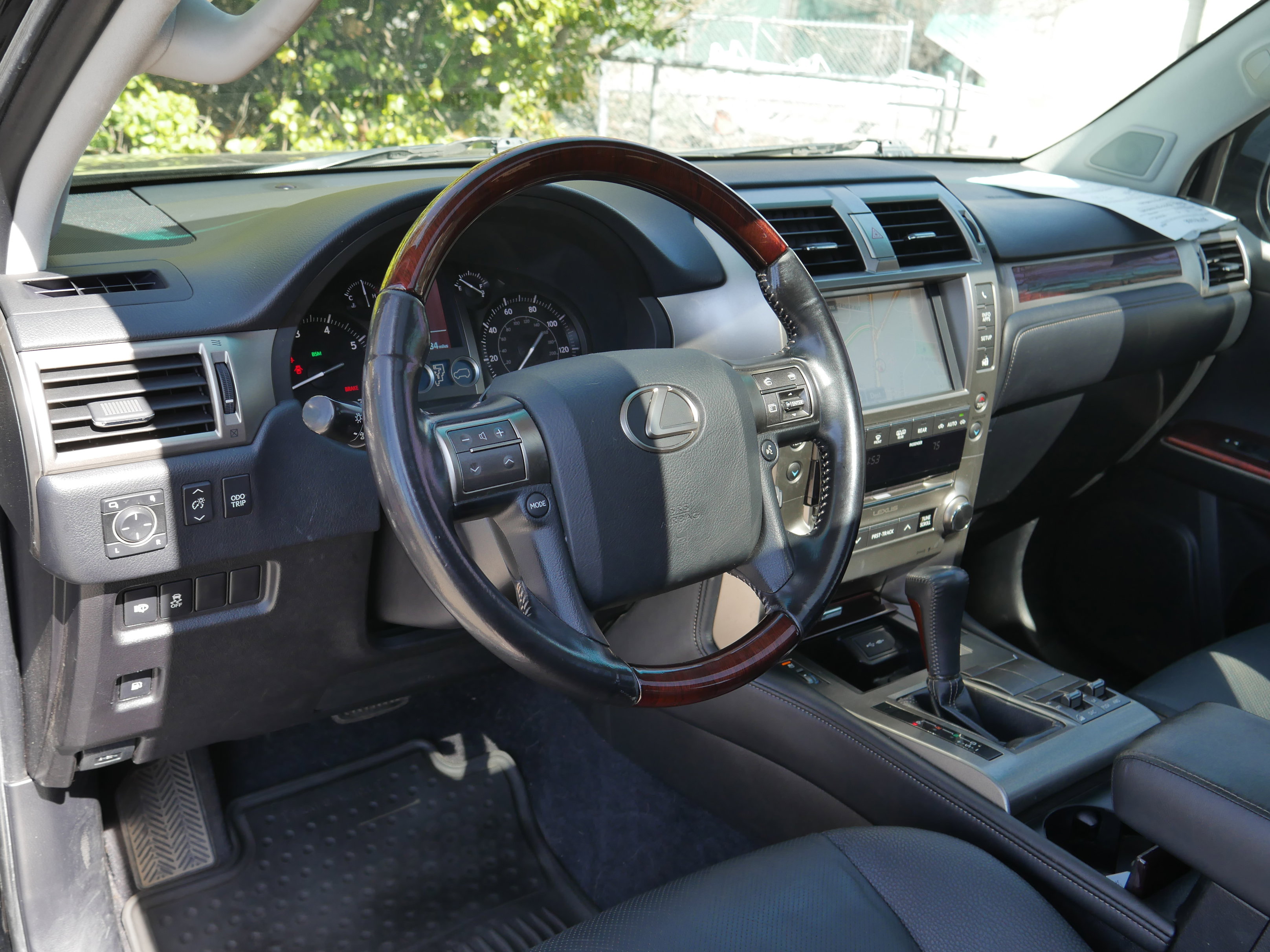 Used 2016 Lexus GX 460 w/ Premium Package image 4