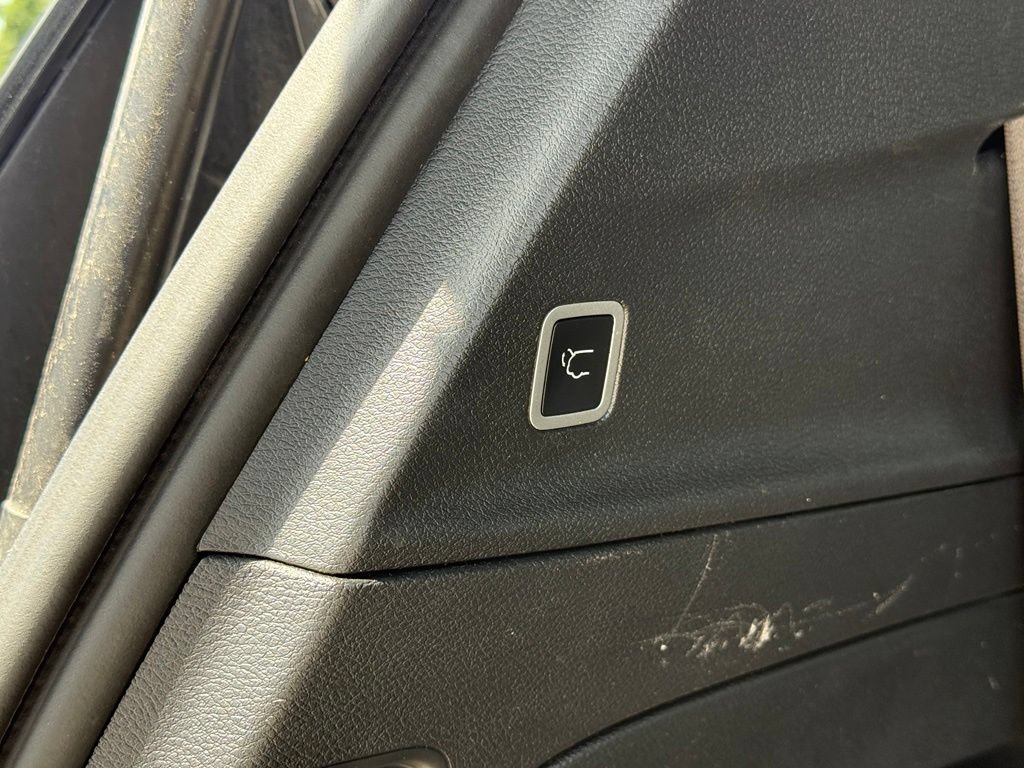 Used 2025 Chrysler Pacifica Limited FWD image 27