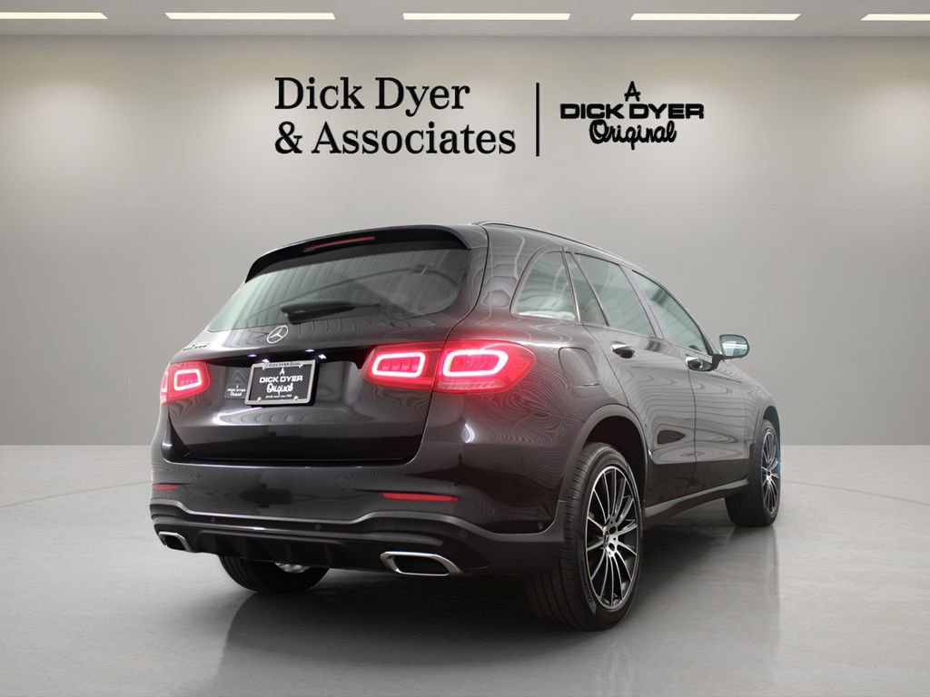 Used 2022 Mercedes-Benz GLC 300 image 2