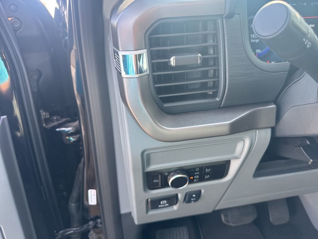 Used 2025 Ford F150 Lightning XLT AWD/4WD image 17