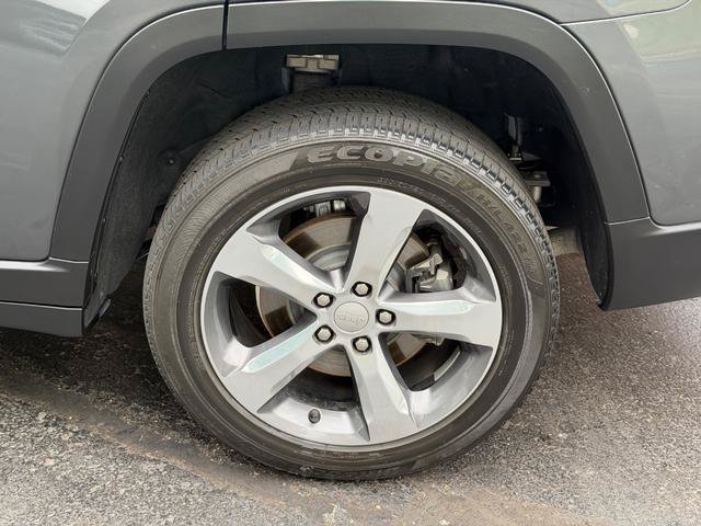 Used 2021 Jeep Grand Cherokee L Limited AWD/4WD image 7