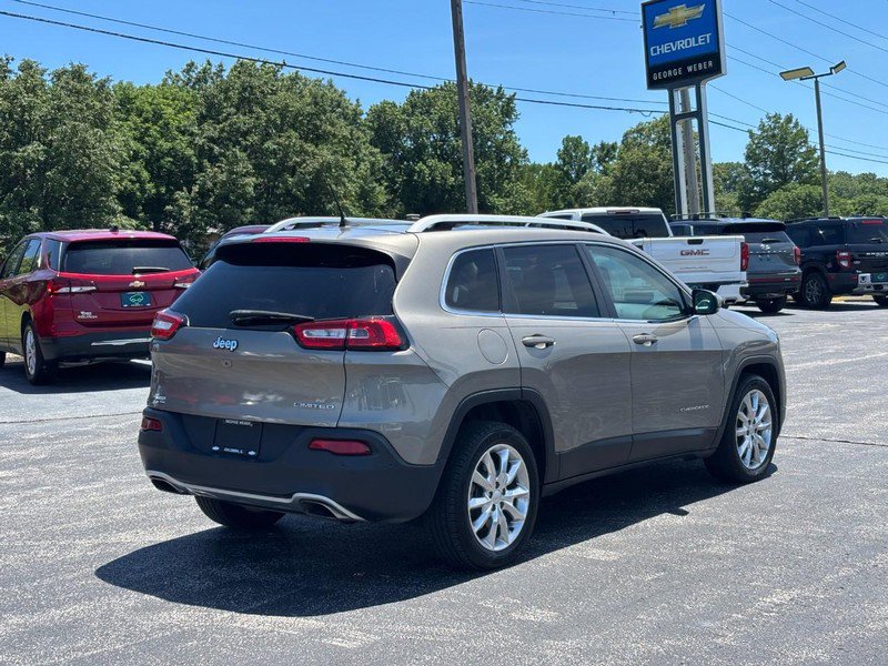 Used 2017 Jeep Cherokee Limited w/ Technology Group FWD image 5