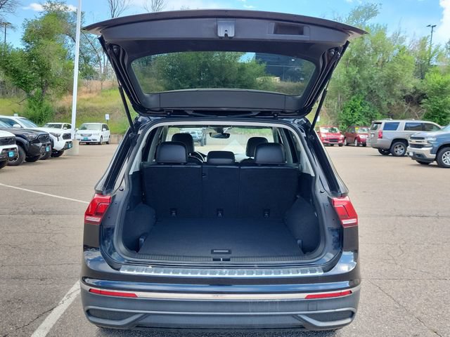 Used 2022 Volkswagen Tiguan SE AWD/4WD image 28