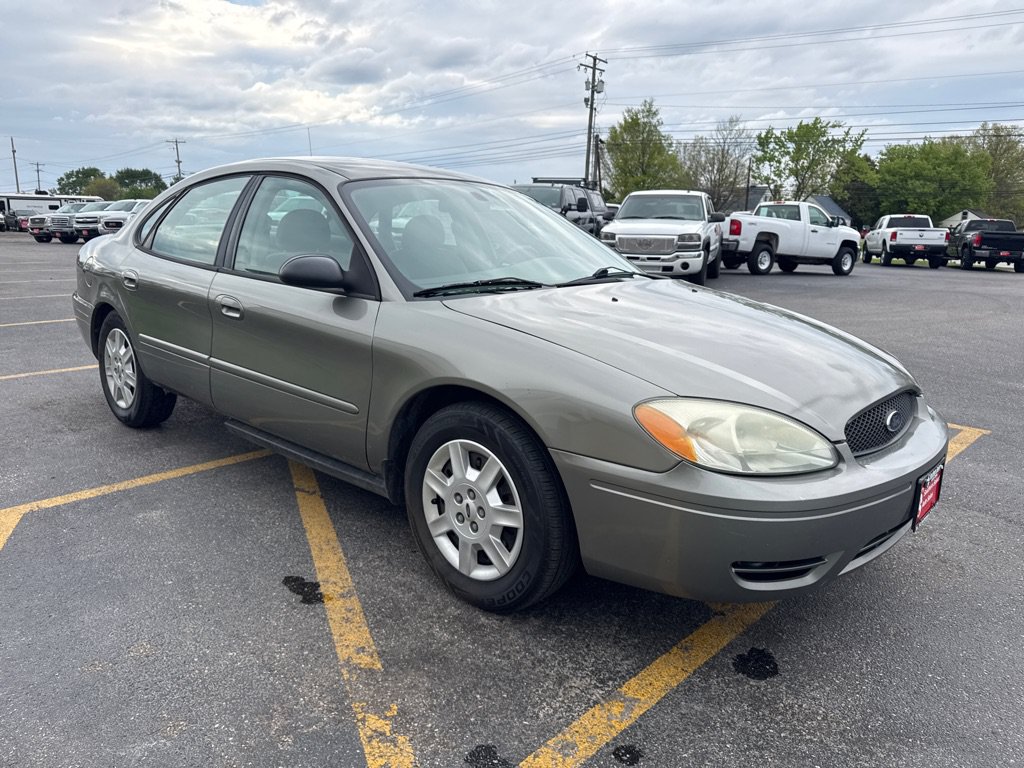 Used 2004 Ford Taurus SE FWD image 4