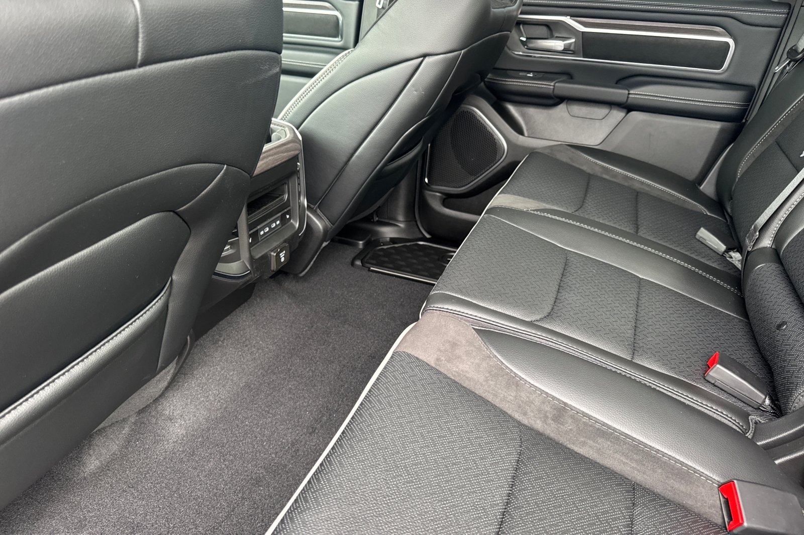 New 2026 RAM 1500 Laramie AWD/4WD image 11