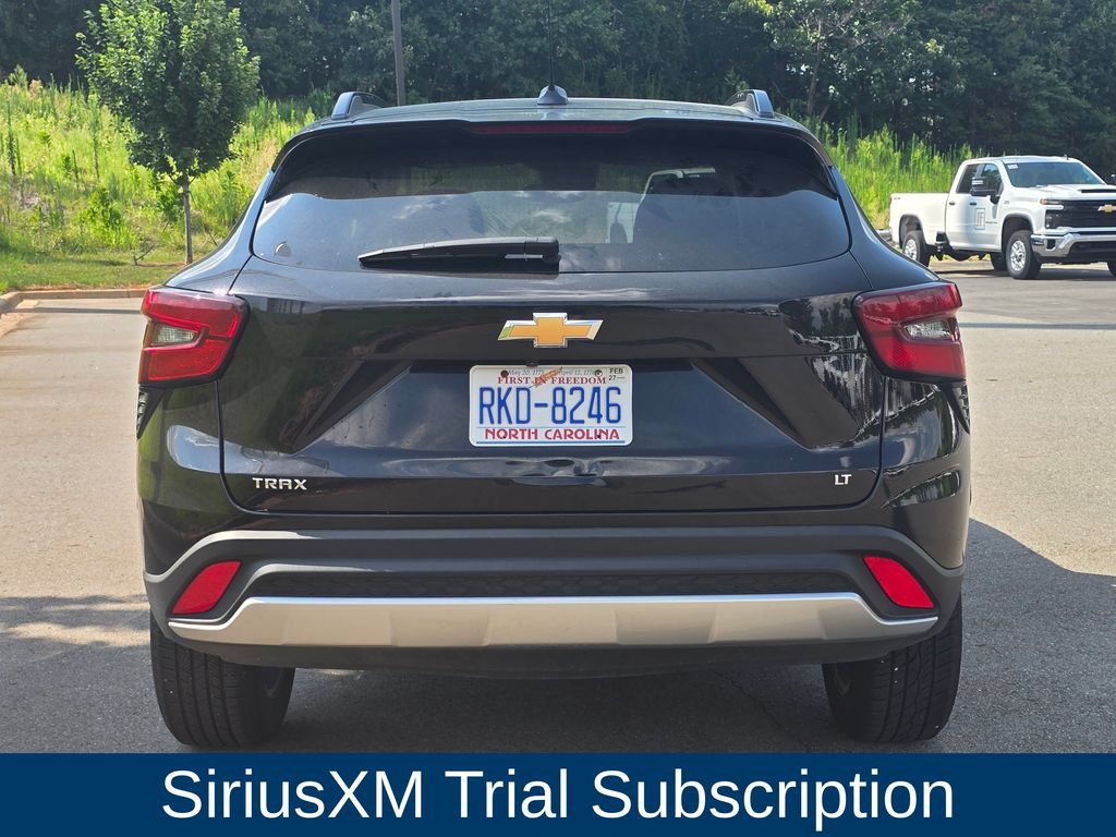 Used 2025 Chevrolet Trax LT FWD image 4
