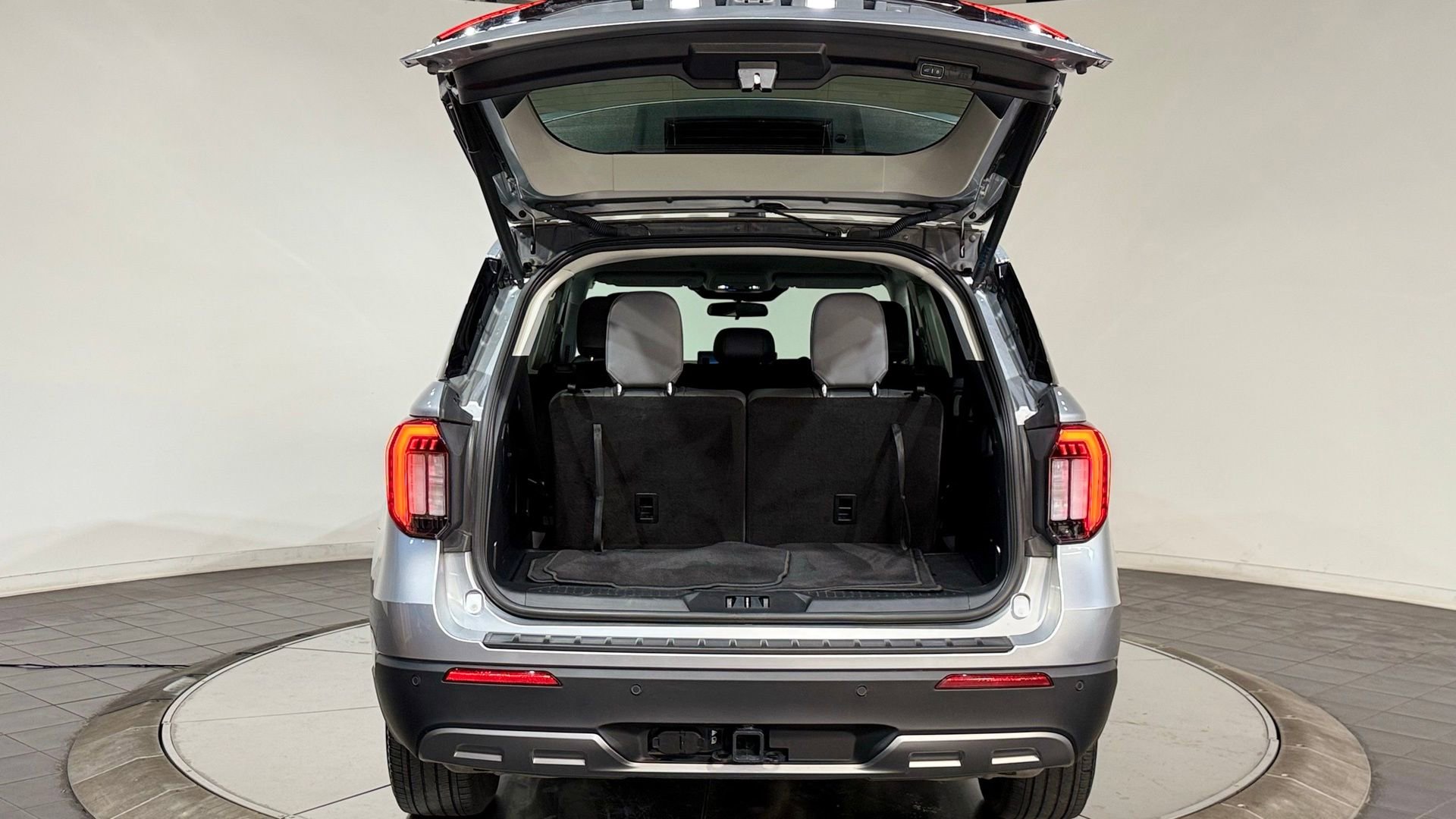 Used 2025 Ford Explorer Active w/ Active Comfort Package image 28