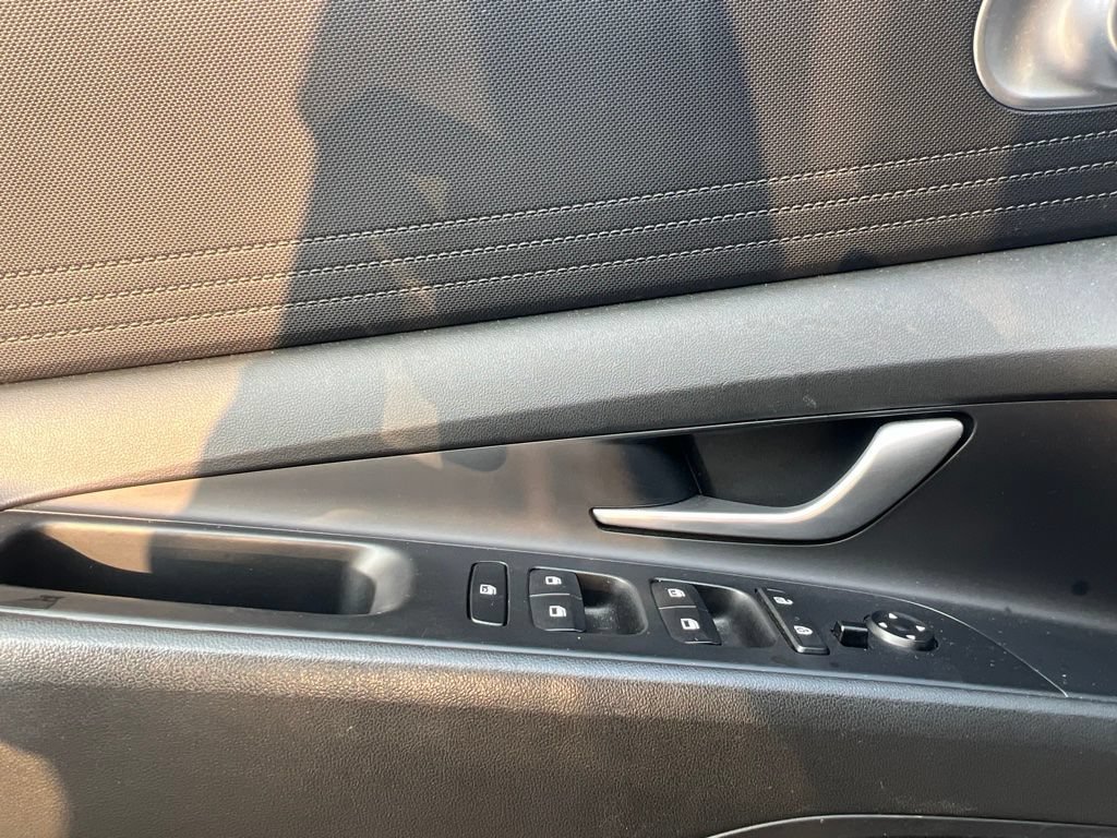 Used 2023 Hyundai Elantra SE FWD image 11