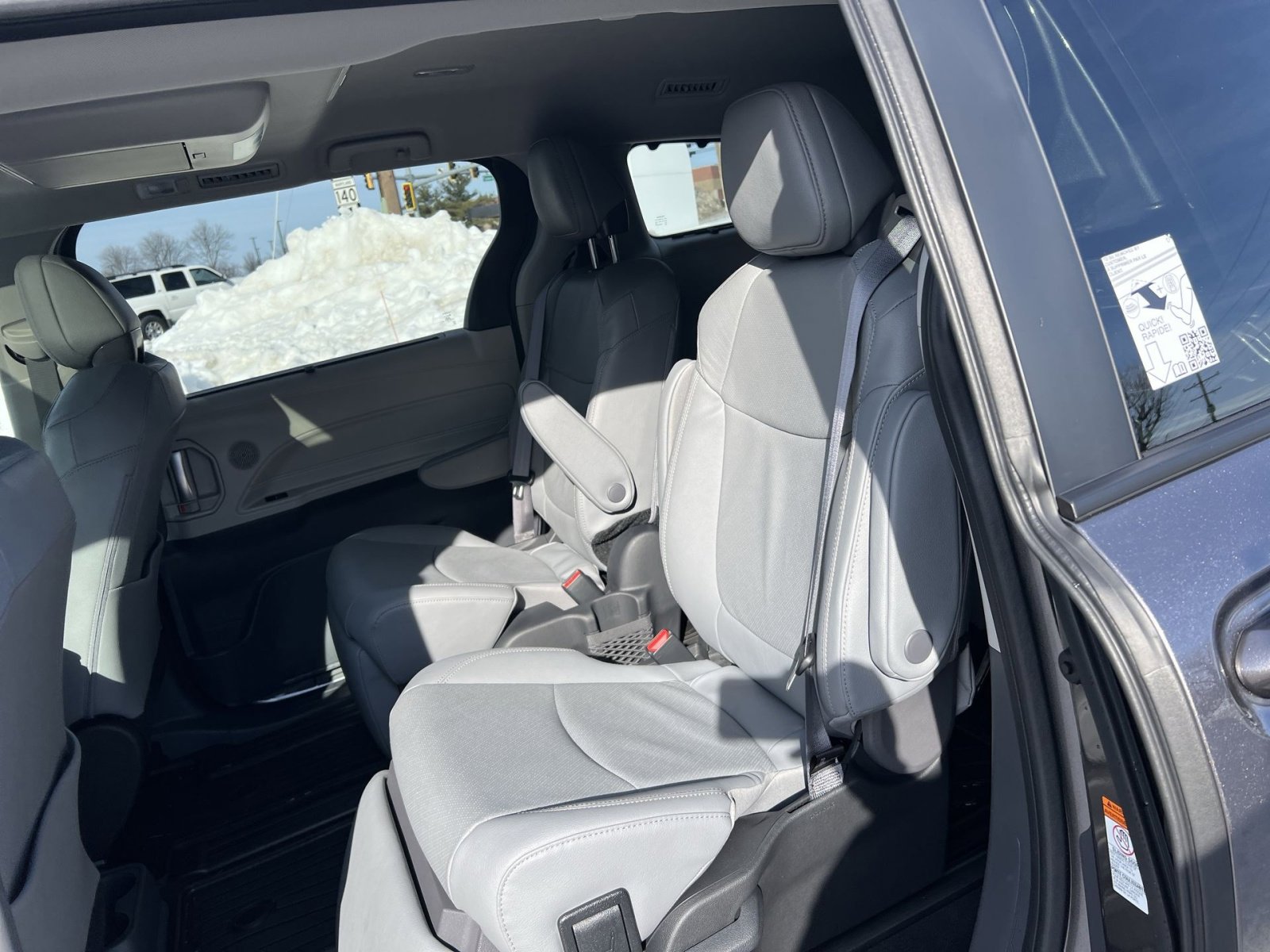 Used 2024 Toyota Sienna Limited image 25
