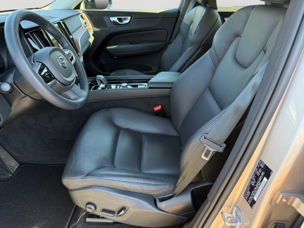 Certified 2024 Volvo XC60 B5 Plus w/ Protection Package Premier AWD/4WD image 18
