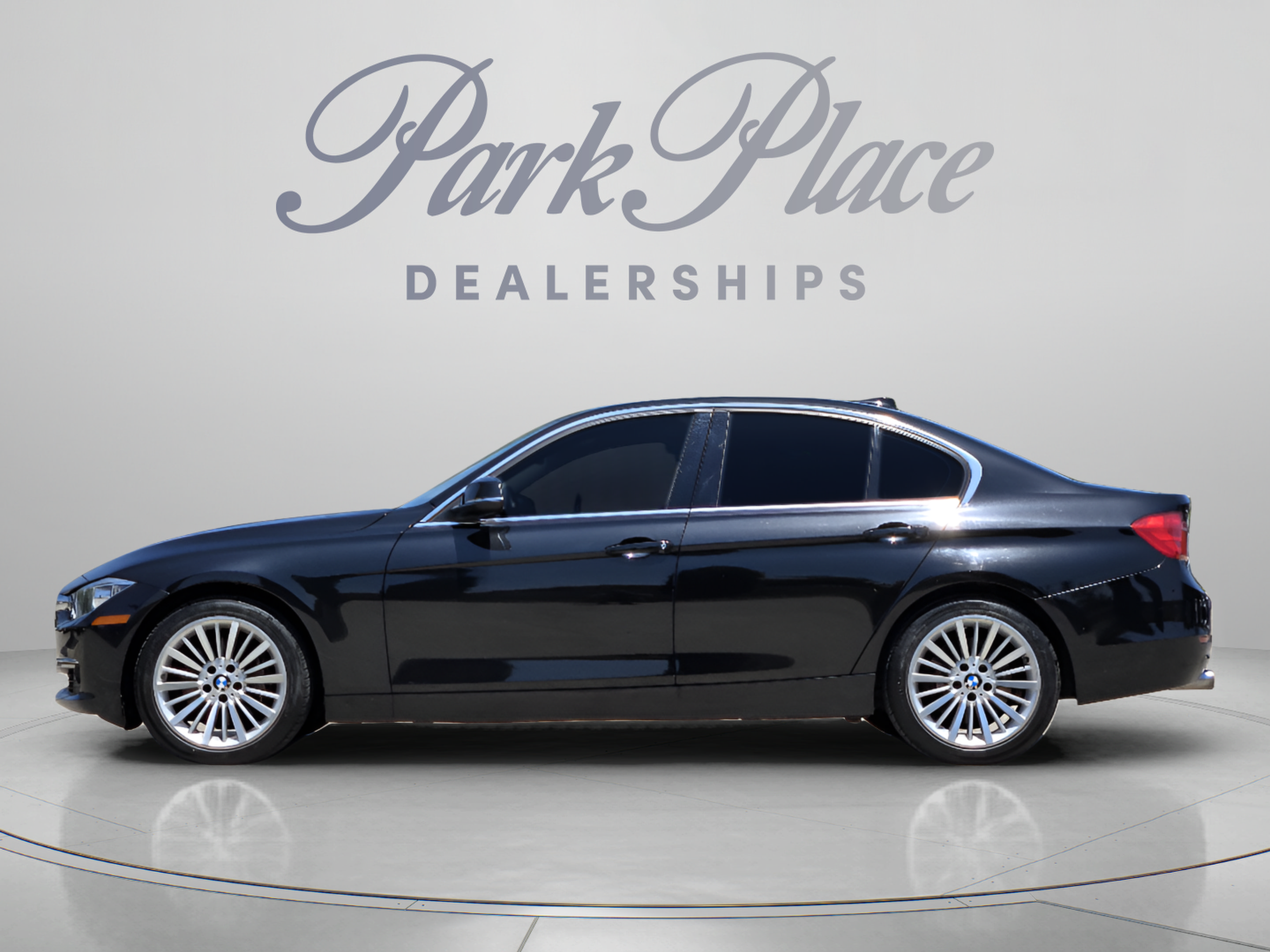 Used 2013 BMW 335i xDrive Sedan AWD/4WD image 2