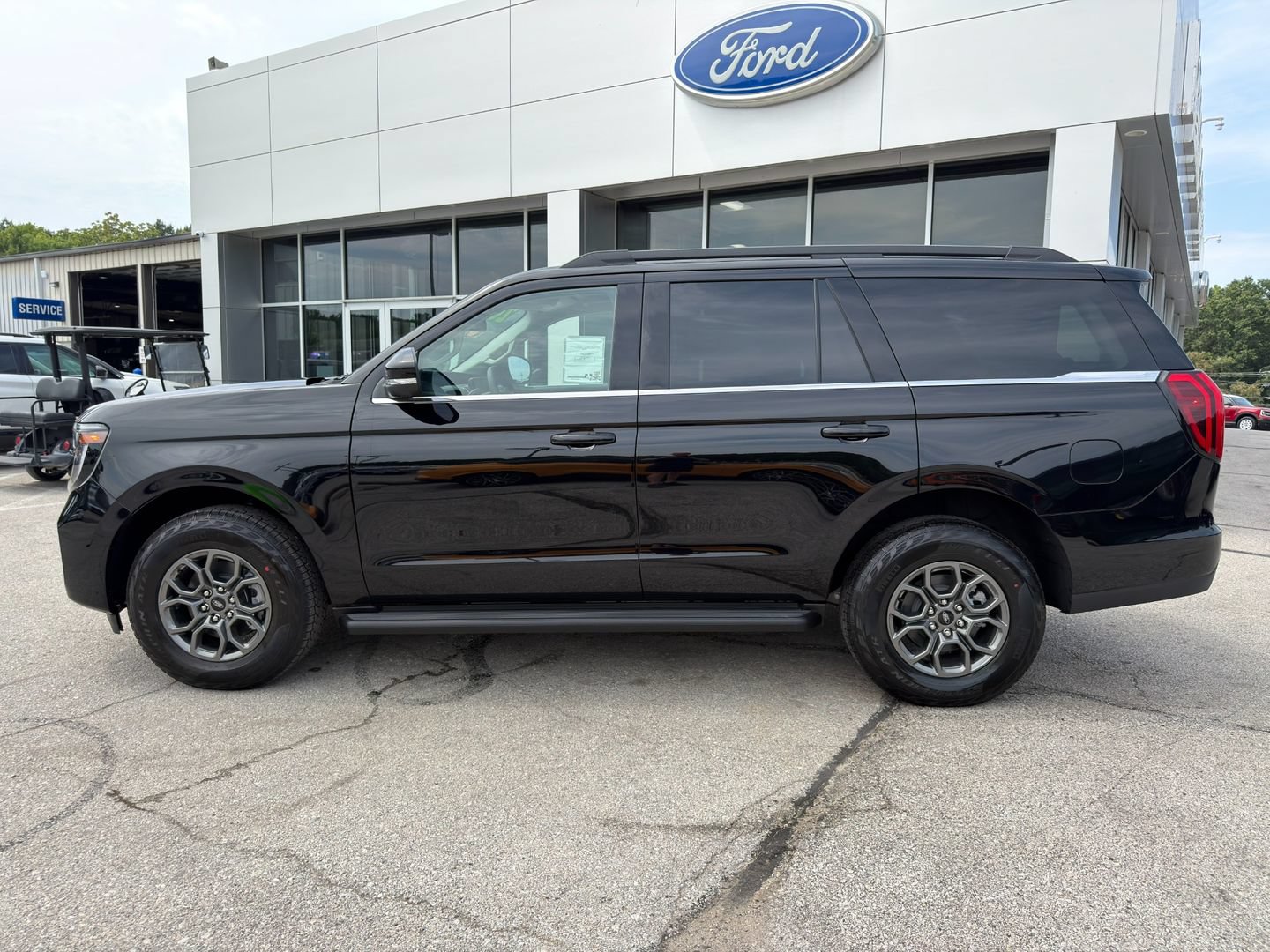 New 2027 Ford Expedition Active AWD/4WD image 4