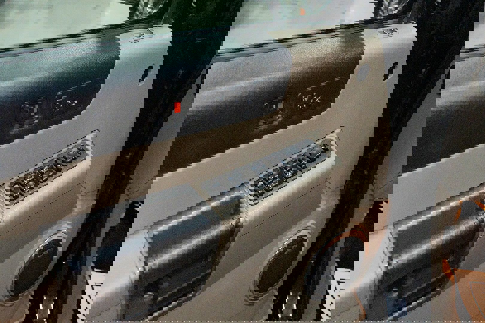 Used 2003 HUMMER H2 w/ Preferred Equipment Group image 19