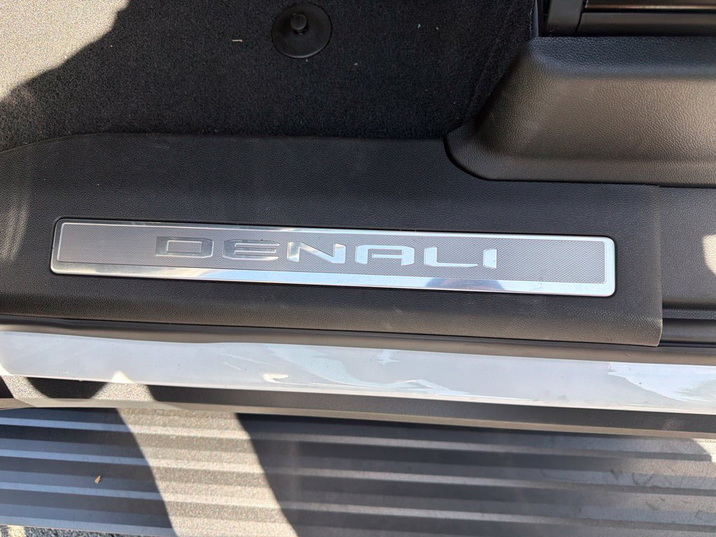 New 2026 GMC Yukon Denali w/ Denali Reserve Package AWD/4WD image 11
