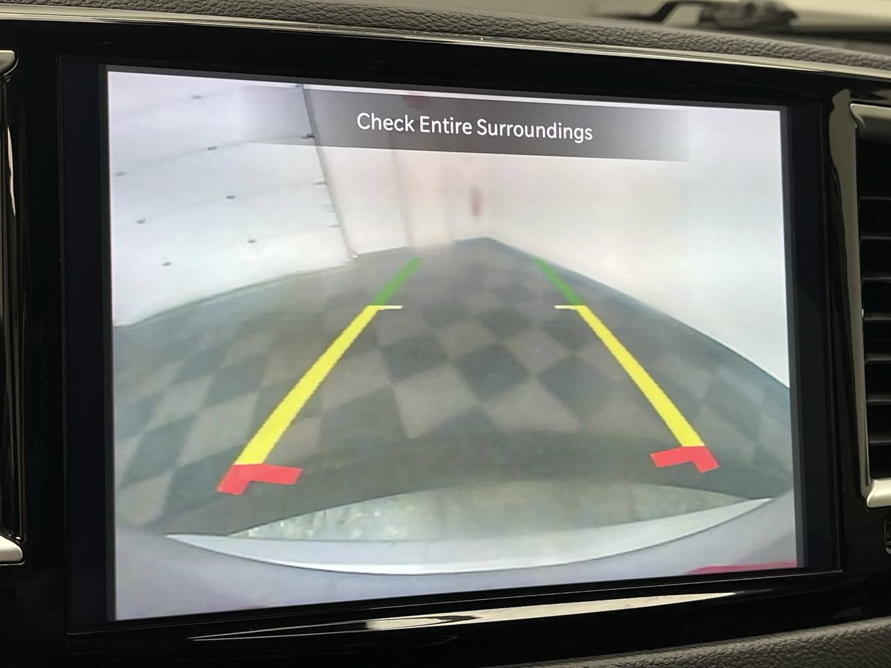 Used 2024 Chrysler Pacifica Touring-L FWD image 5