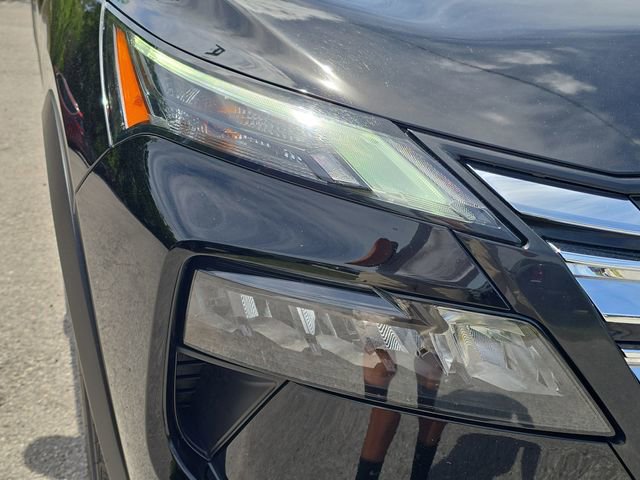 Used 2024 Nissan Rogue SV image 7