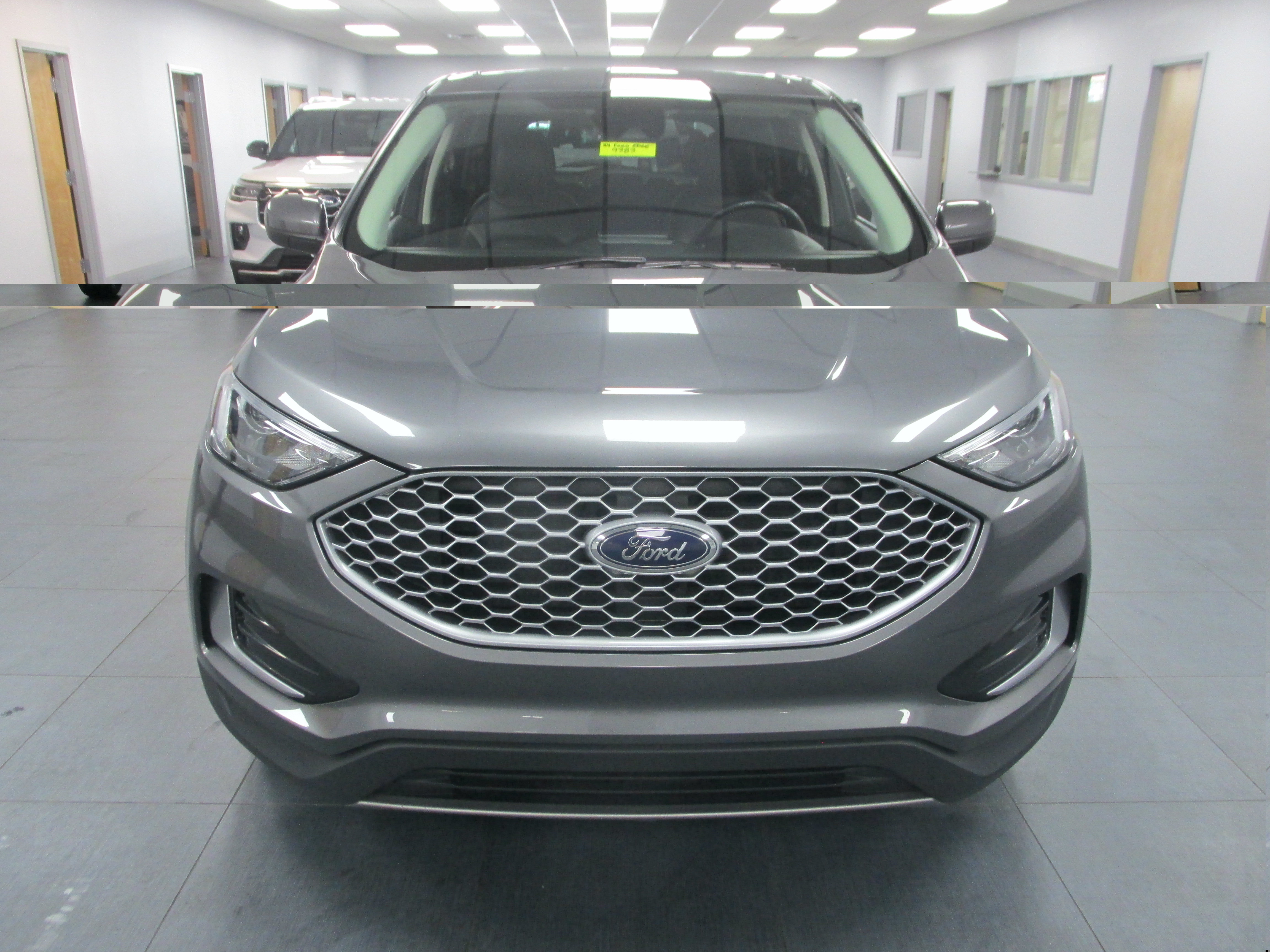 Used 2024 Ford Edge SEL AWD/4WD image 2