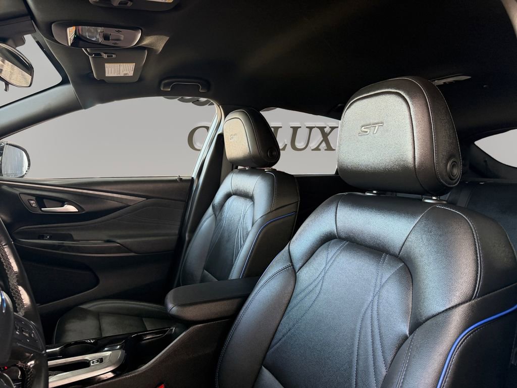 Used 2025 Buick Envista Sport Touring image 9