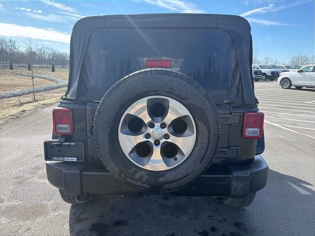 Used 2017 Jeep Wrangler Unlimited Sahara w/ Connectivity Group image 9
