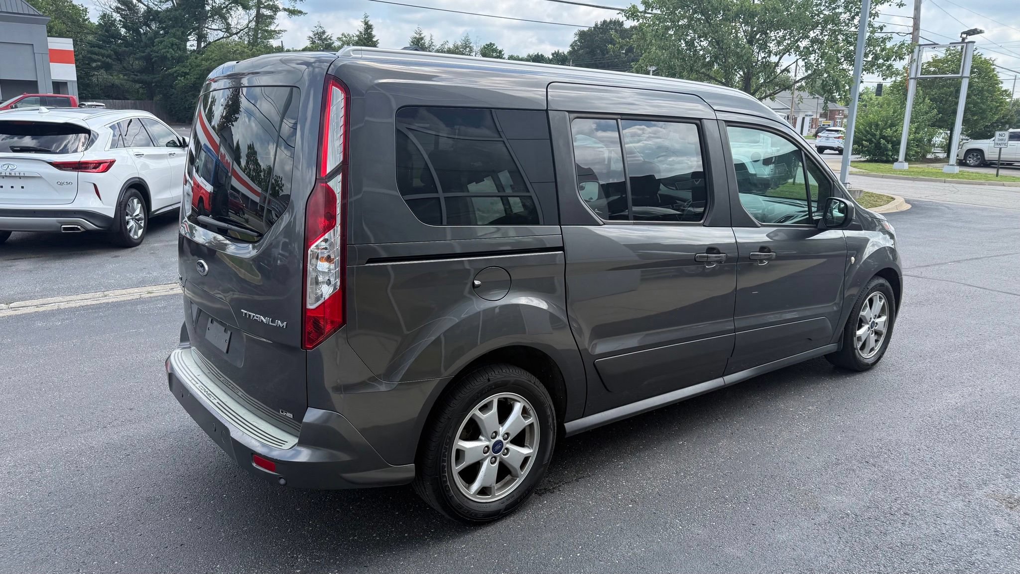 Used 2016 Ford Transit Connect Titanium FWD image 7