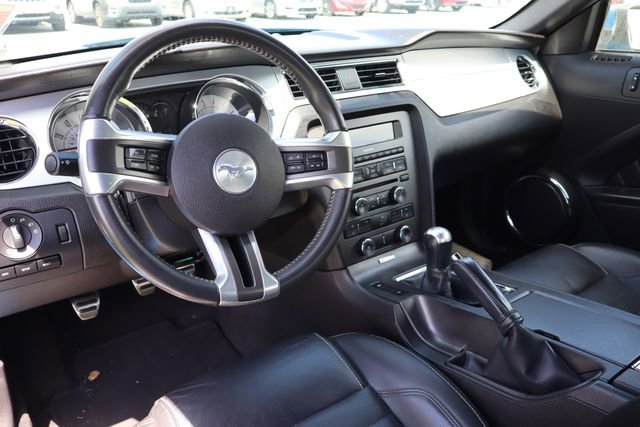 Used 2010 Ford Mustang Convertible image 8