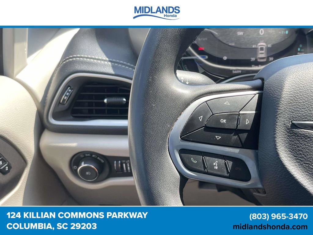 Used 2023 Chrysler Pacifica Touring-L FWD image 21