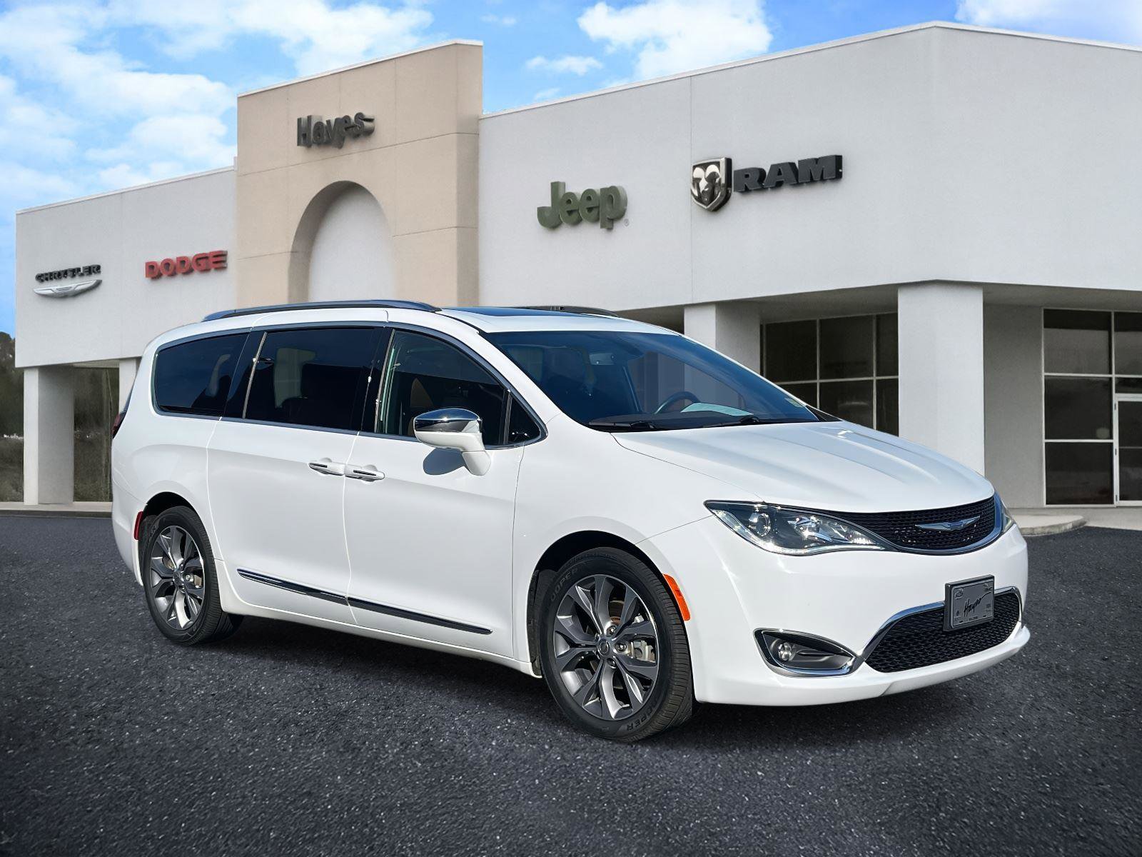 Used 2020 Chrysler Pacifica Limited w/ Tire & Wheel Group