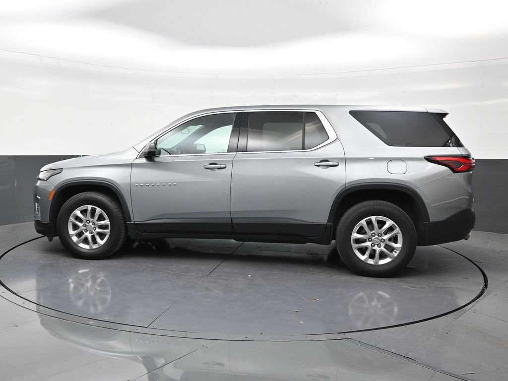 Used 2023 Chevrolet Traverse LS FWD image 2