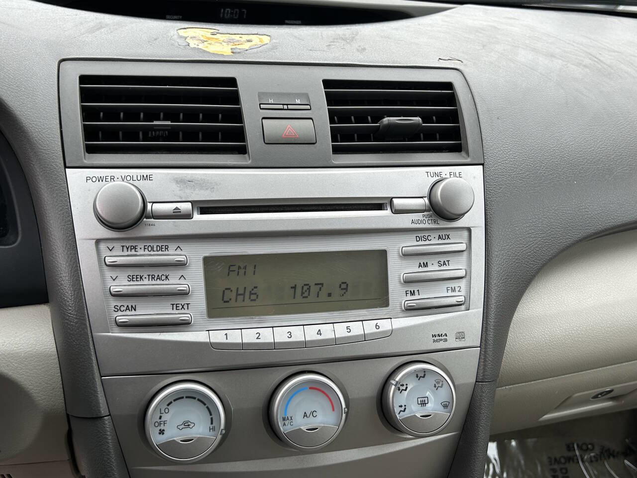 Used 2010 Toyota Camry LE image 15