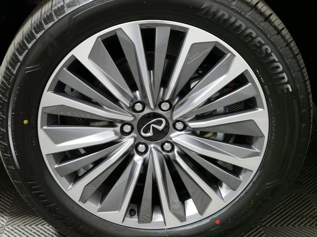 New 2025 INFINITI QX80 Luxe image 11