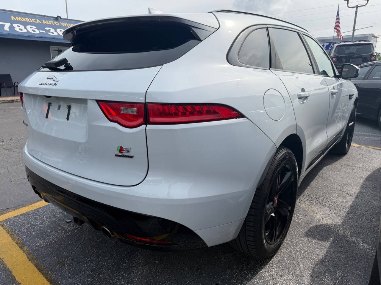 Used 2017 Jaguar F-PACE S AWD/4WD image 5