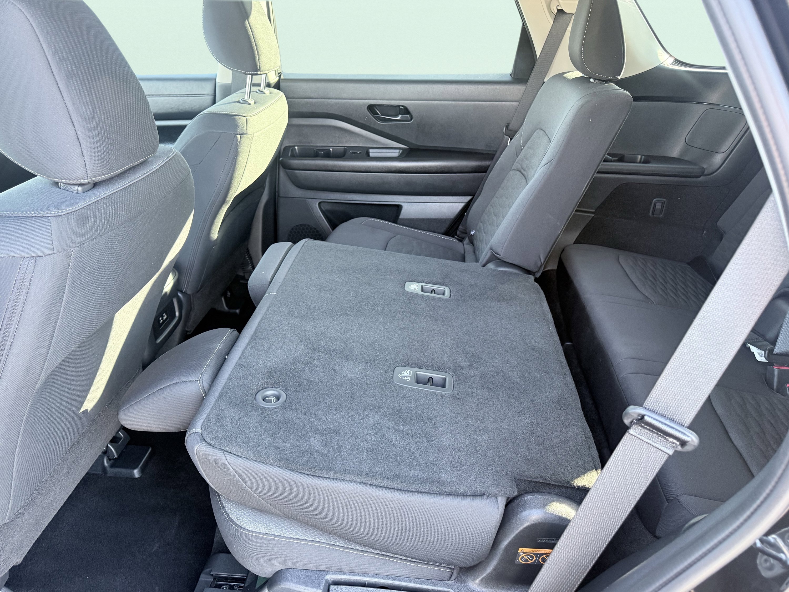 Used 2025 Nissan Pathfinder S image 32